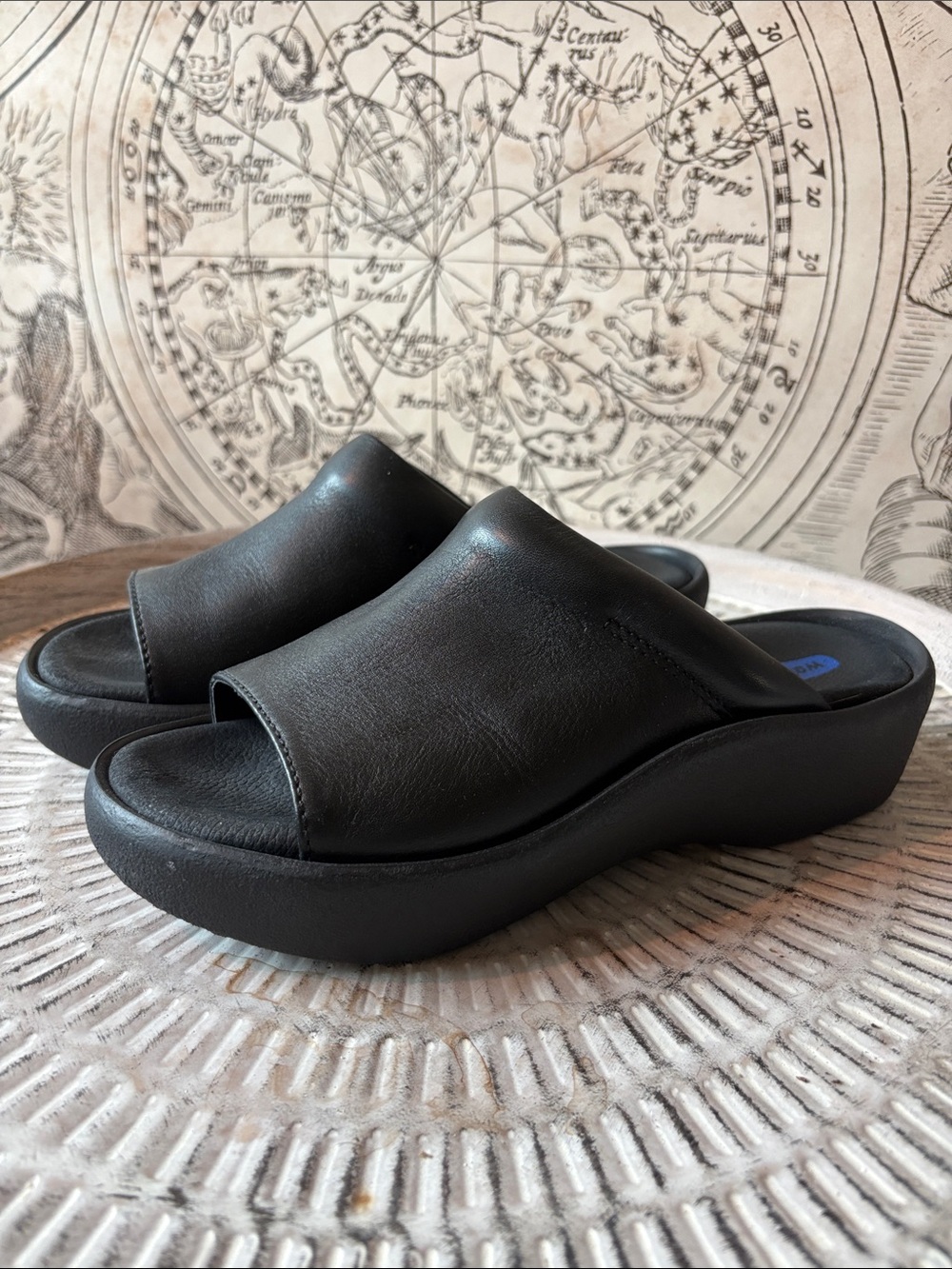 Wolky Women's Smooth Black Leather Nassau Slip On Slides Sandals Sz 39 size 8.5